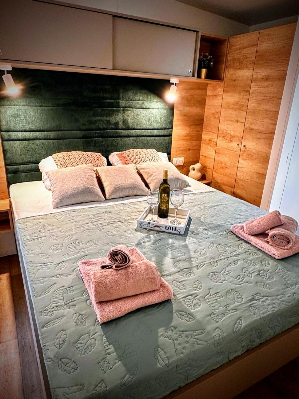 Mobile Home Tasha Biograd Na Moru Exterior foto